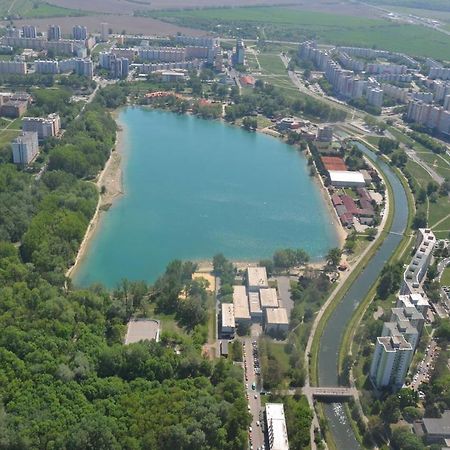 Lake Apartment, 2X Free Garage, 10 Mins To Centre Bratislava Exterior photo